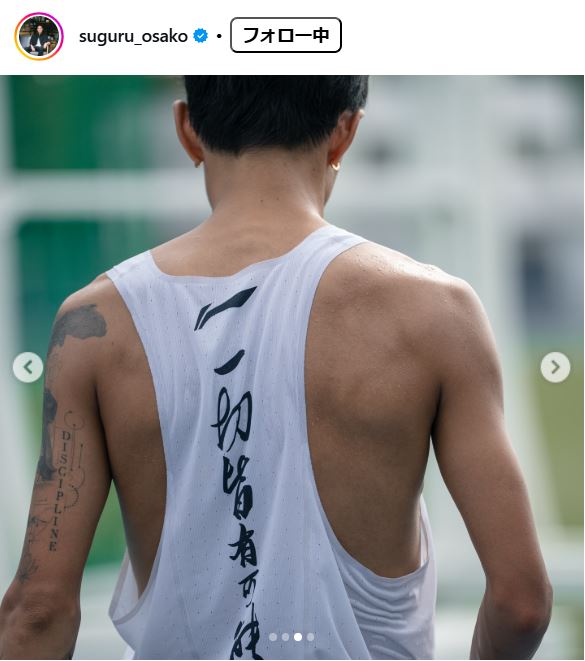 白のタンクトップ姿の大迫傑。左腕には大きなタトゥー（大迫傑のインスタグラムから）