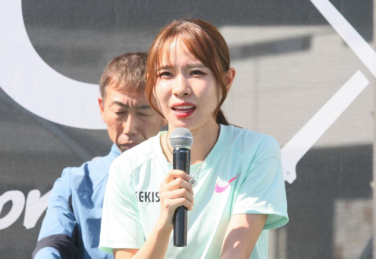 山本有真（2023年10月撮影）