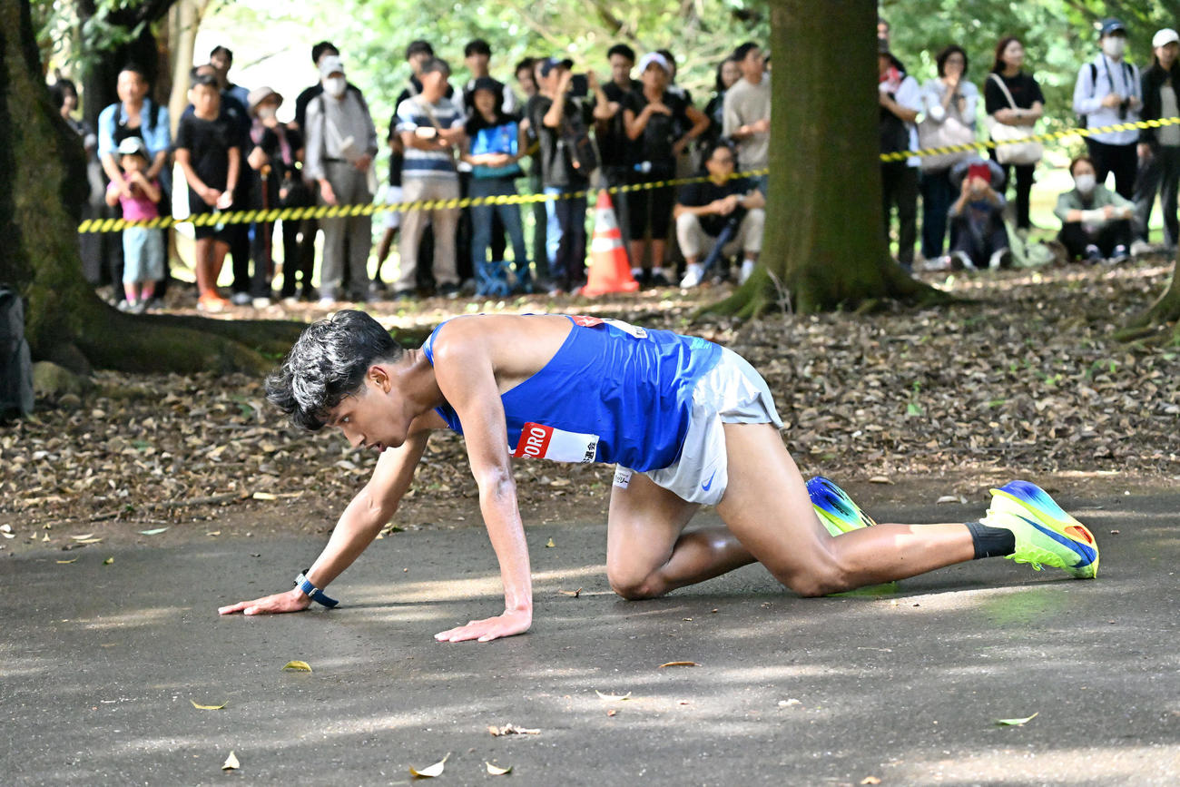 前回の箱根予選会ではってゴールを目指す東海大のシュモン（2024年10月撮影）