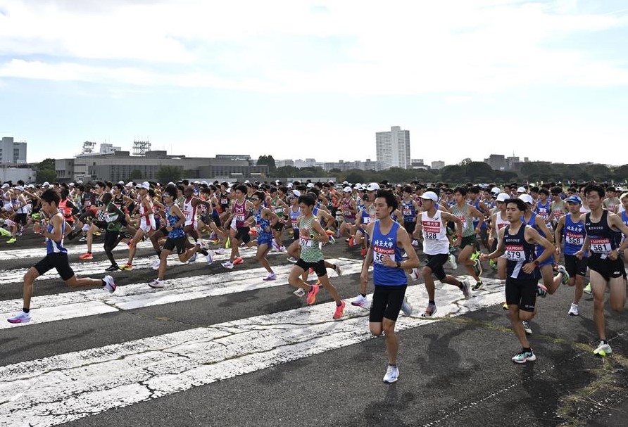 第101回箱根駅伝予選会でスタートする選手たち（2024年10月撮影）