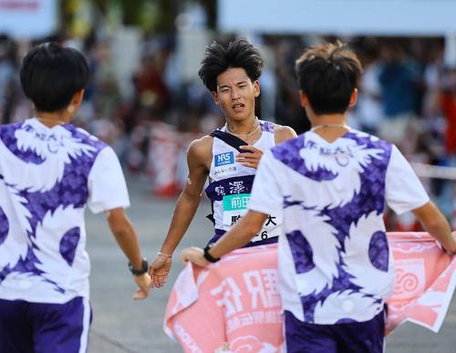5位でゴールする駒大アンカーの山川（撮影・藤尾明華）