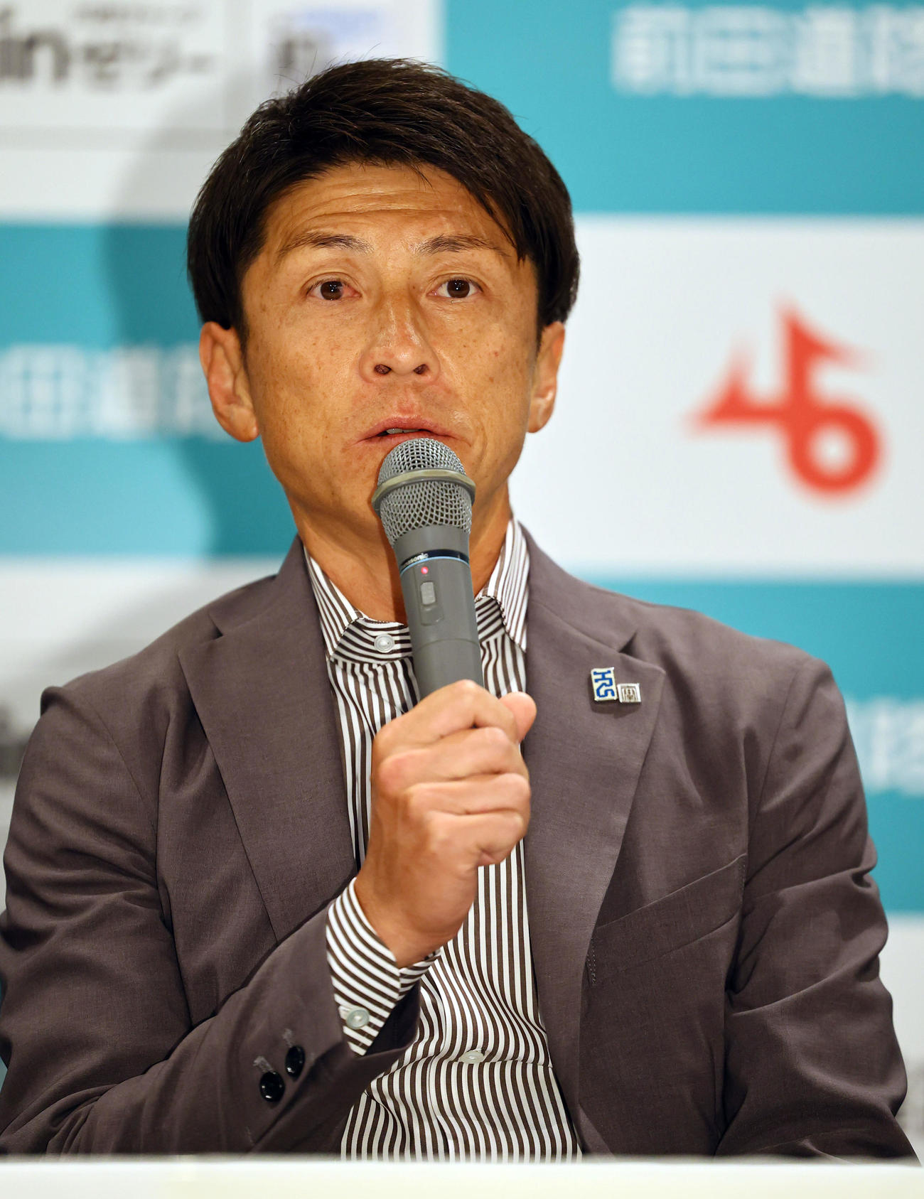 記者会見する駒大・藤田監督（撮影・藤尾明華）