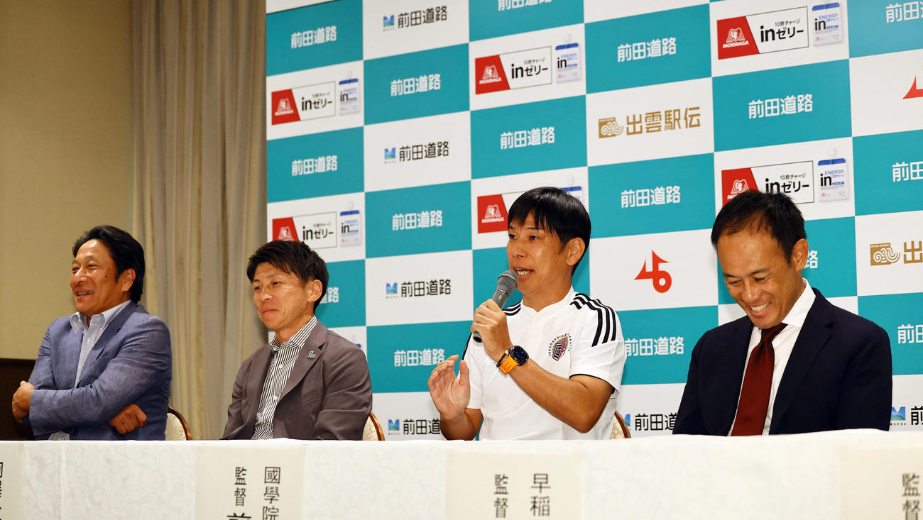 記者会見する左から青学大・原監督、駒大・藤田監督、国学院大・前田監督、早大・花田監督（撮影・藤尾明華）