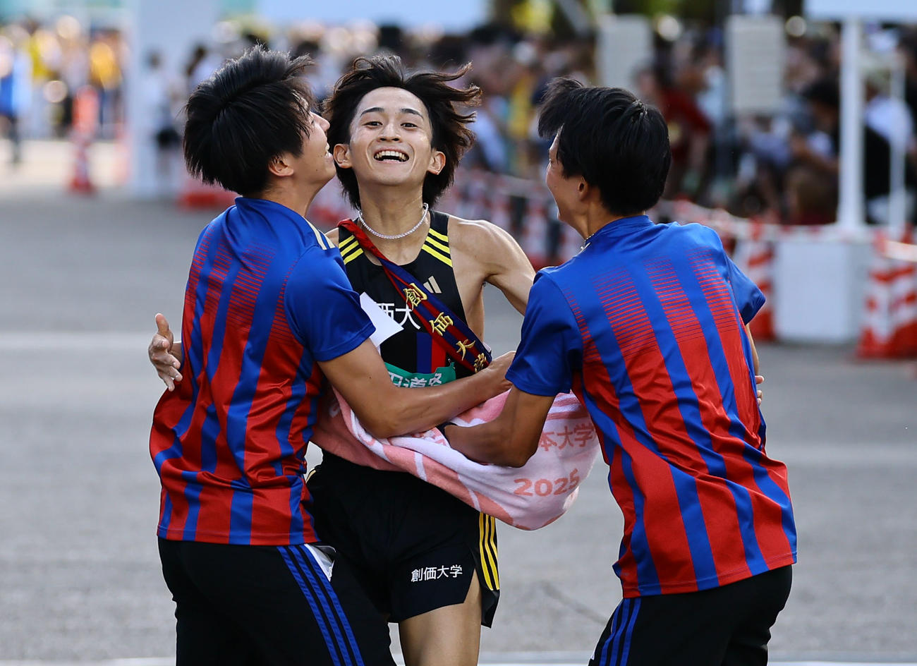 3位でゴールする創価大アンカーの野沢（撮影・藤尾明華）