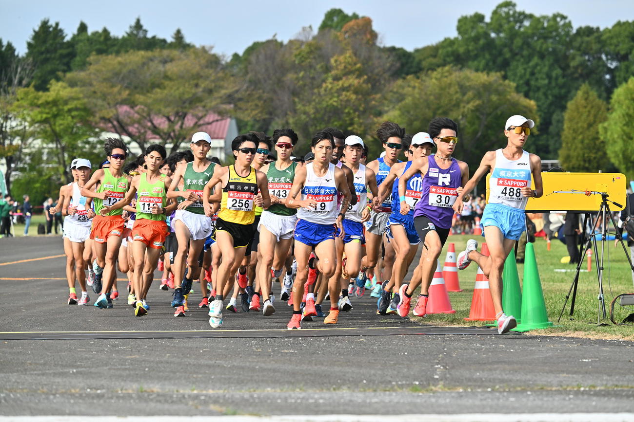 力走する選手たち（撮影・滝沢徹郎）