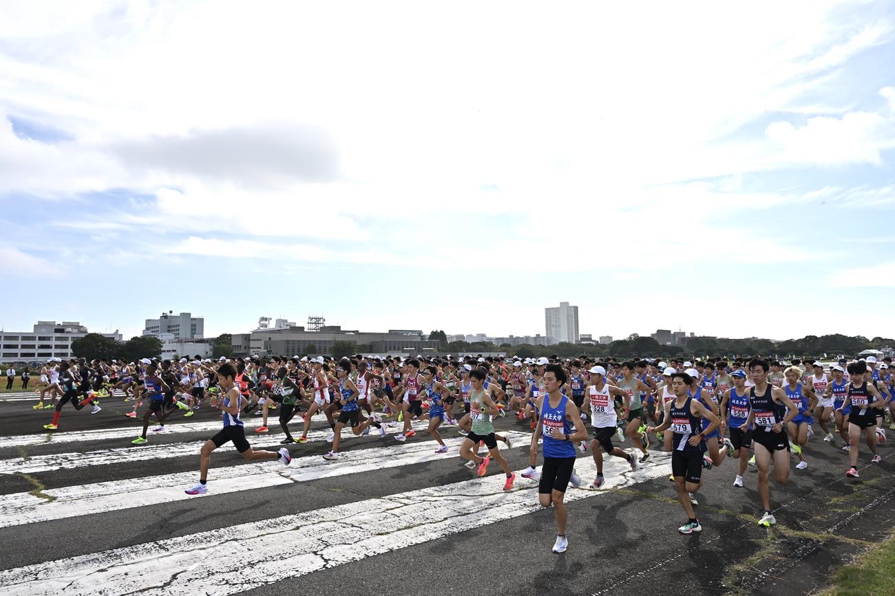 第101回東京箱根間往復大学駅伝競走予選会　スタートする選手たち（2024年10月19日撮影）