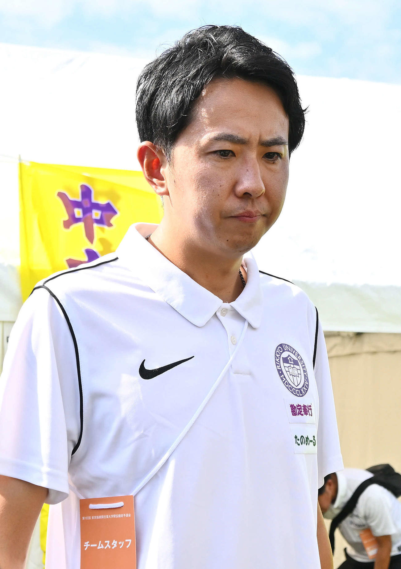 試合後、取材に応じる立大・高林監督（撮影・滝沢徹郎）