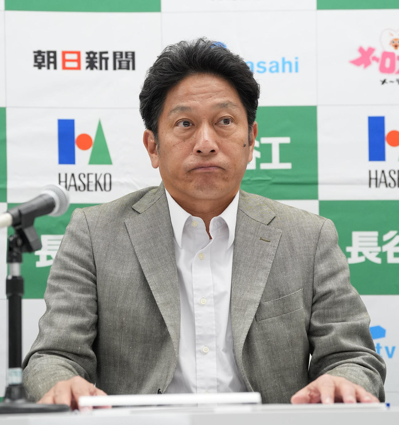 会見の席に着く青山学院大の原監督（撮影・森本幸一）