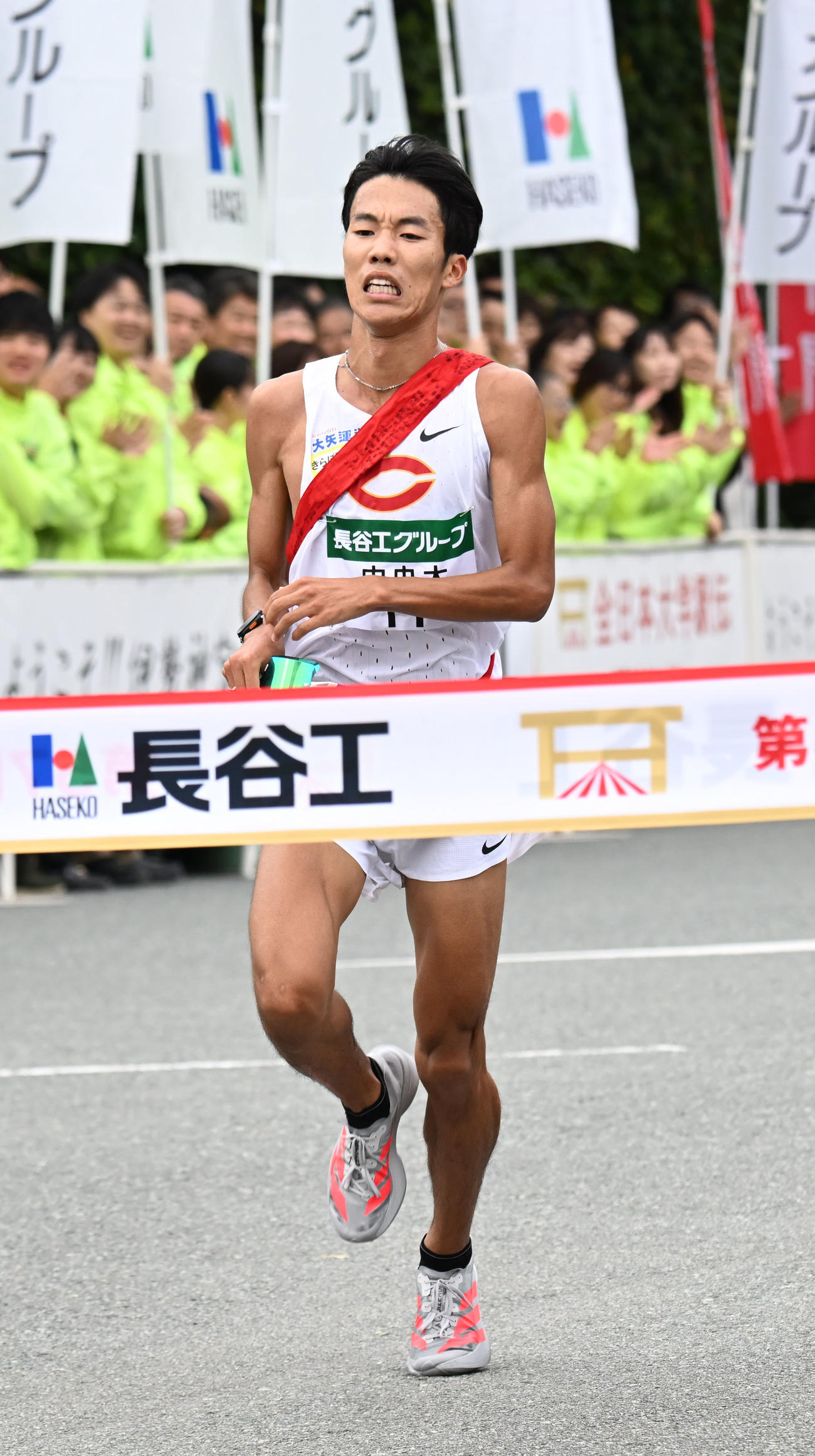 2位でゴールする中大・溜池（撮影・和賀正仁）