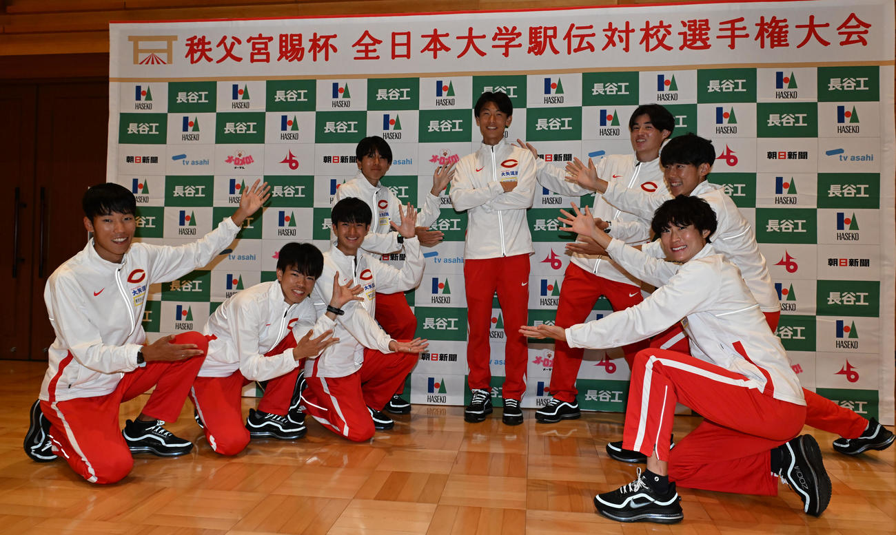 2位となった中大の選手ら（撮影・和賀正仁）