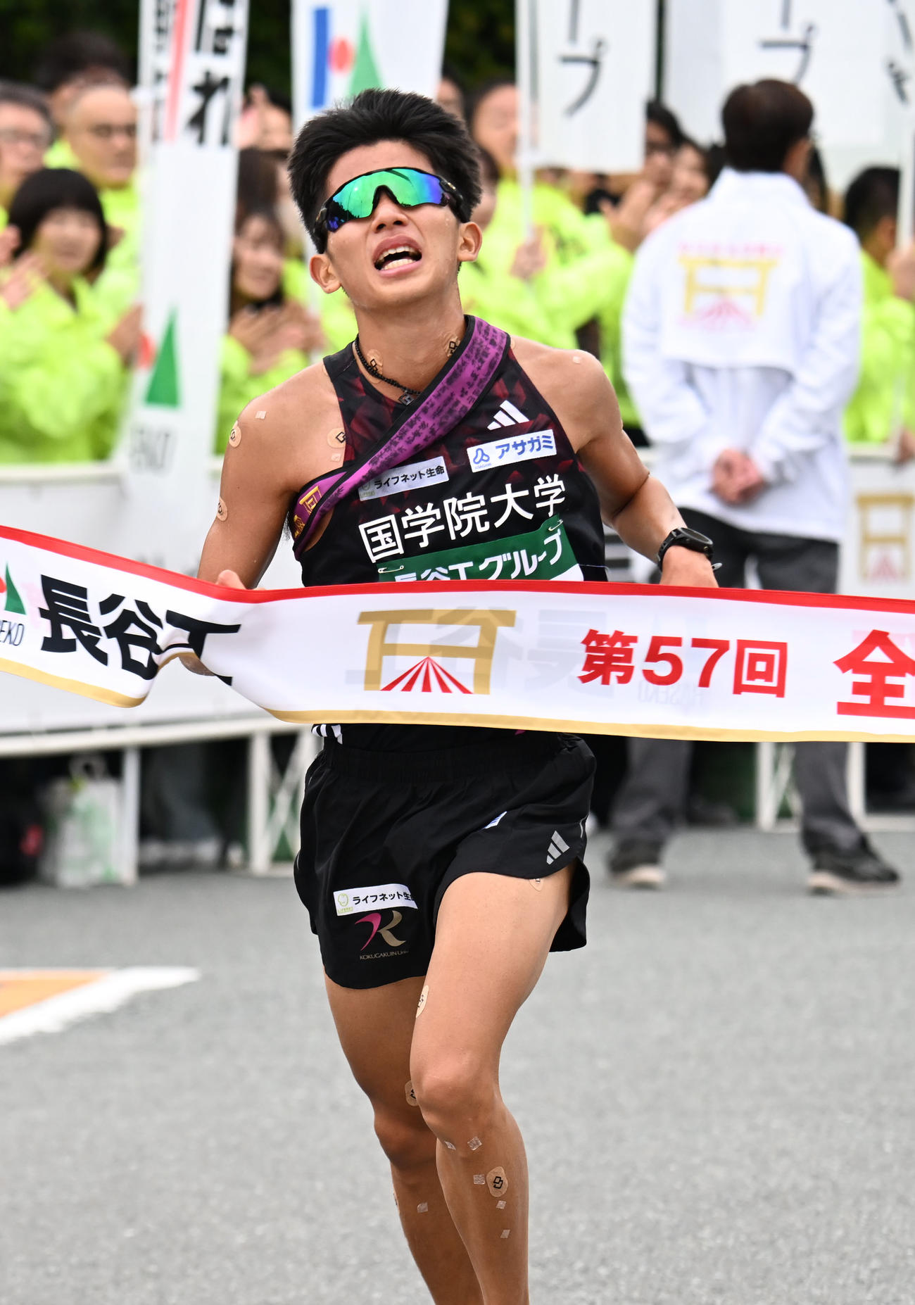 4位でゴールする国学院大・上原（撮影・和賀正仁）