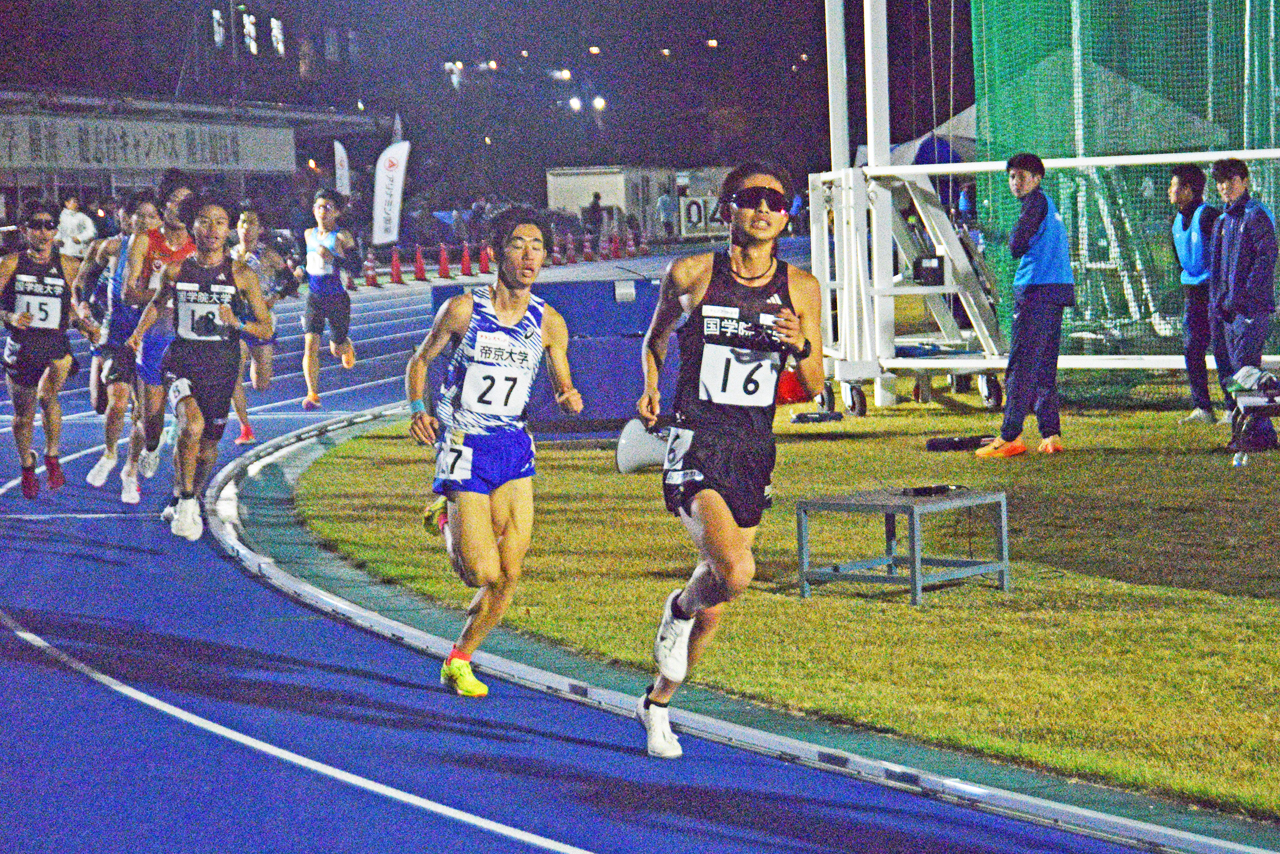 学生トップの7組3着だった国学院大・辻原（撮影・泉光太郎）