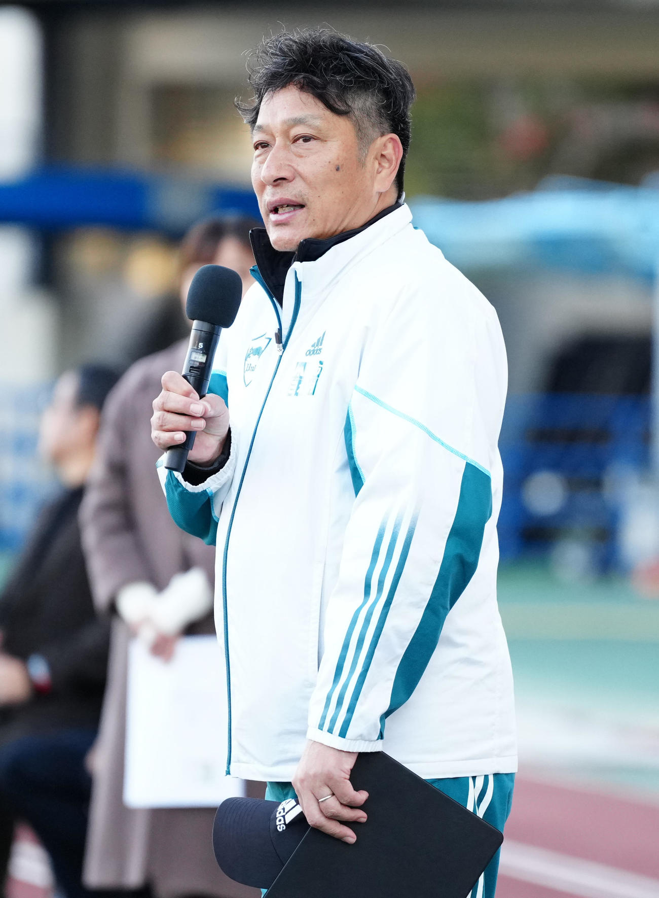 MARCH対抗戦　開会式であいさつする青学大・原監督（撮影・鈴木みどり）