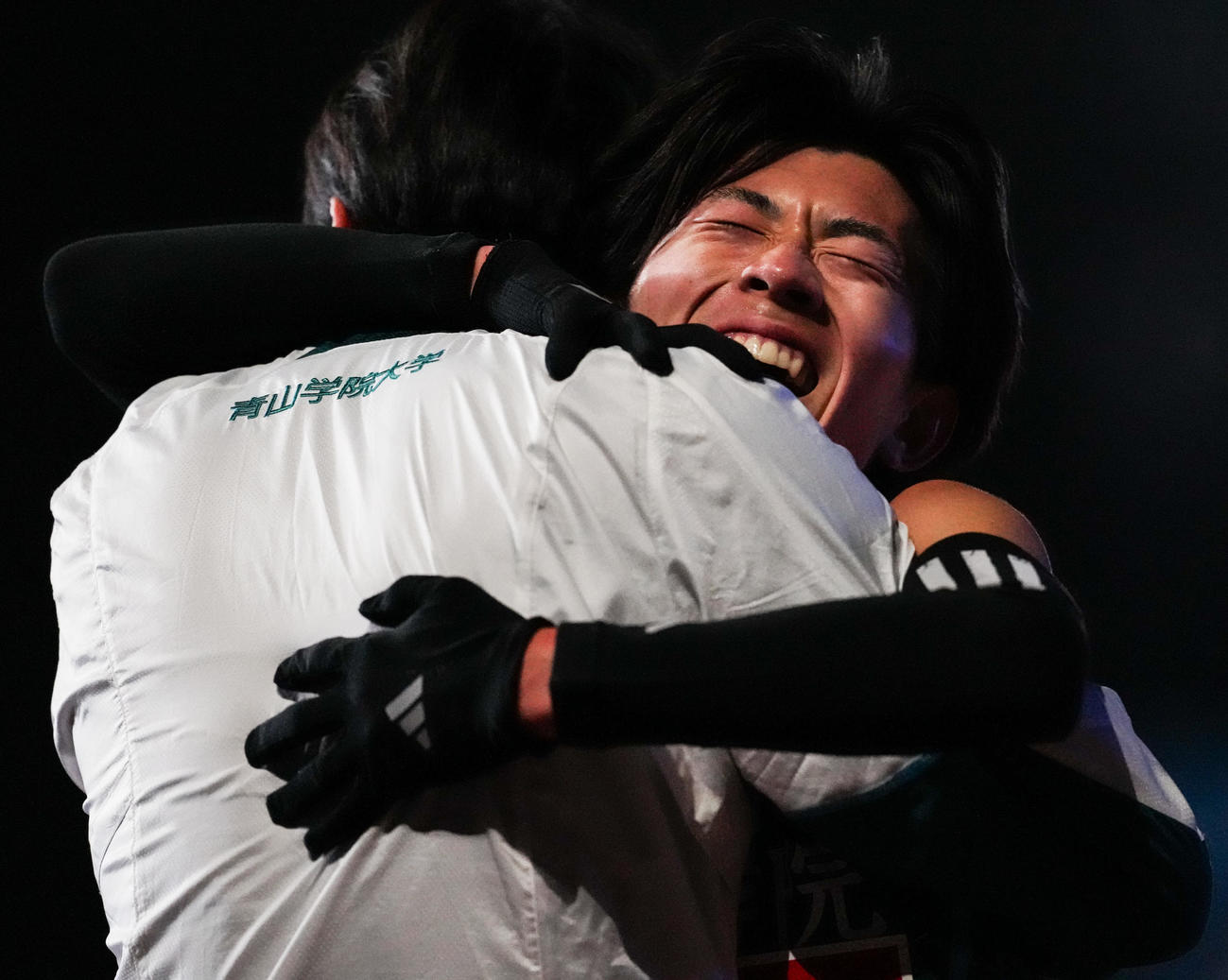 MARCH対抗戦　3組トップでゴールし、喜ぶ青学大・上野山（撮影・鈴木みどり）