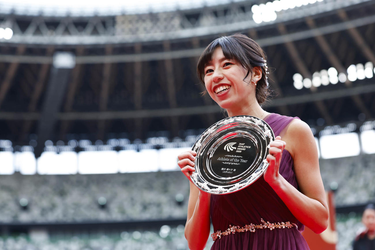 「日本陸連アスレティックス・アワード2025」で最優秀選手賞を受賞した藤井（日本陸連提供）