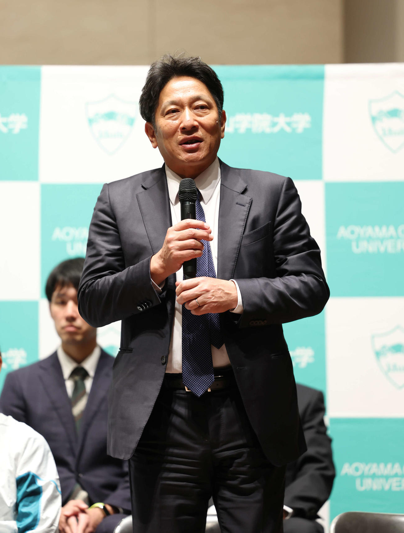 青学大壮行会　記者会見で話をする原監督（撮影・増田悦実）