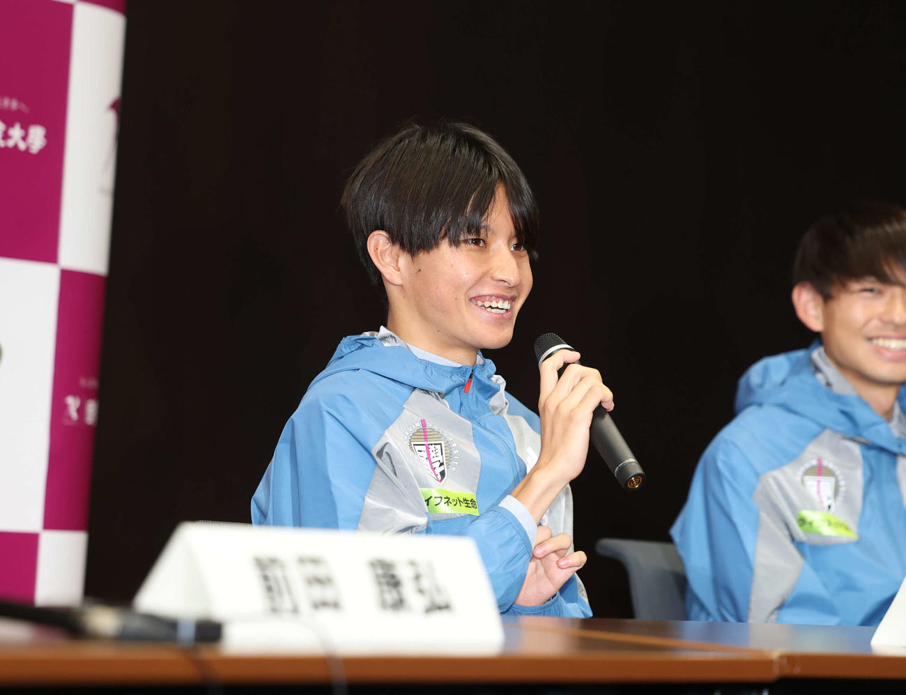 取材会で取材に答える国学院大・青木（撮影・増田悦実）