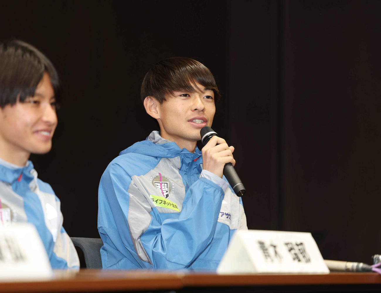 取材会で取材に答える国学院大・辻原（撮影・増田悦実）