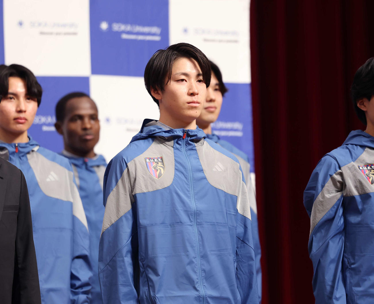 壮行会に登壇した創価大・安達（撮影・増田悦実）