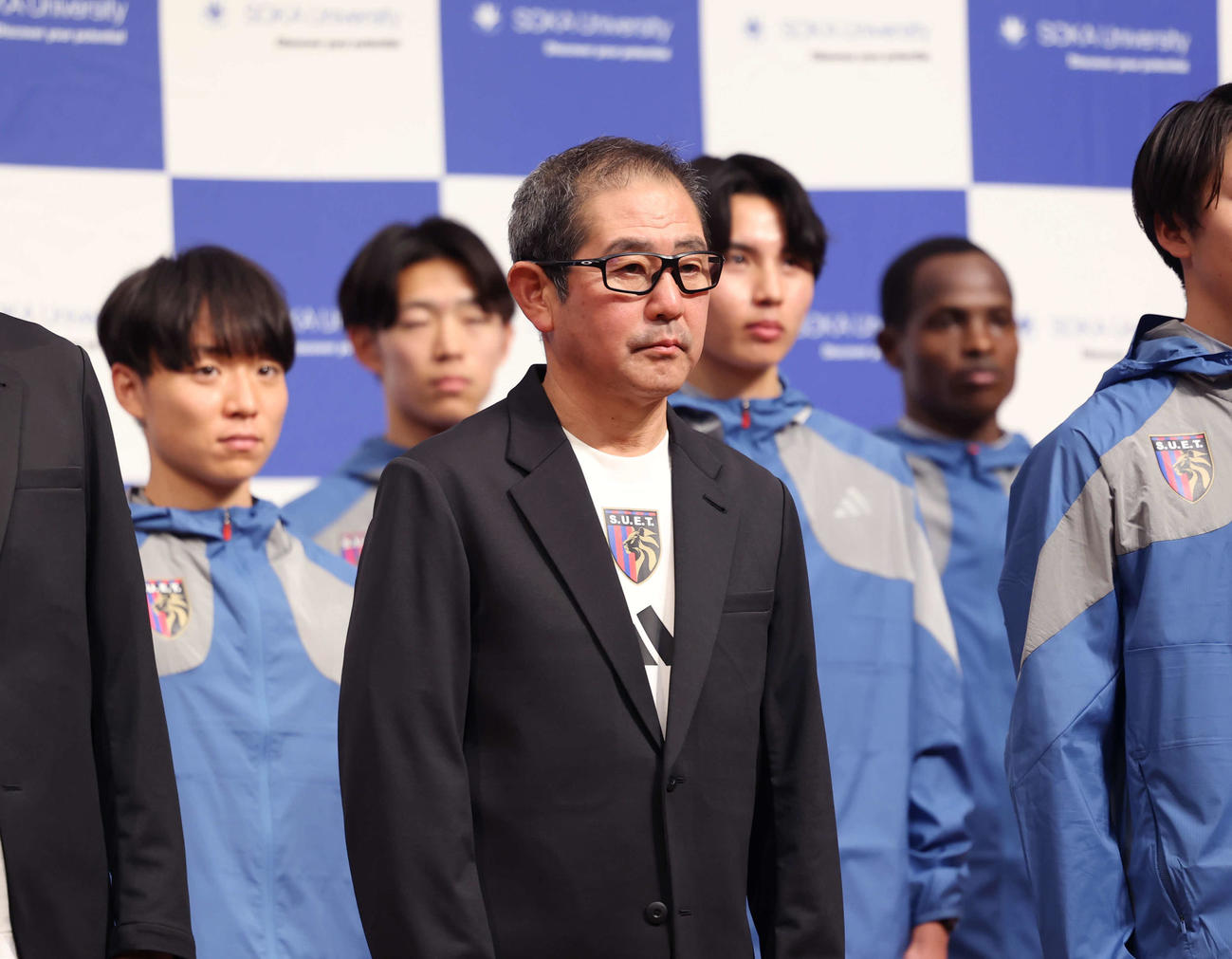 壮行会に登壇した創価大・川嶋総監督（撮影・増田悦実）