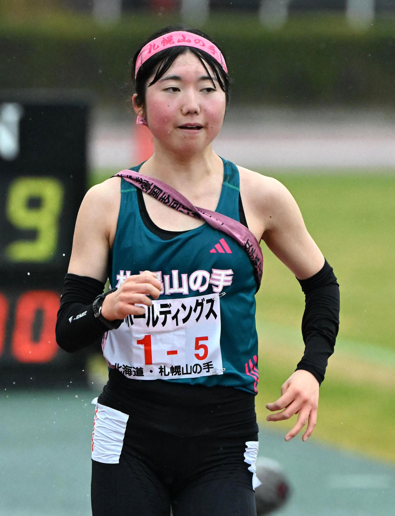 全国高校駅伝女子の部11位でゴールする札幌山の手アンカーの白鳥光姫（撮影・石井愛子）