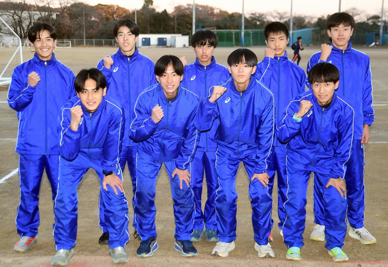 3年連続の大舞台に意気込む浜松日体の選手たち。前列左から2人目が小川、同3人目が佐藤