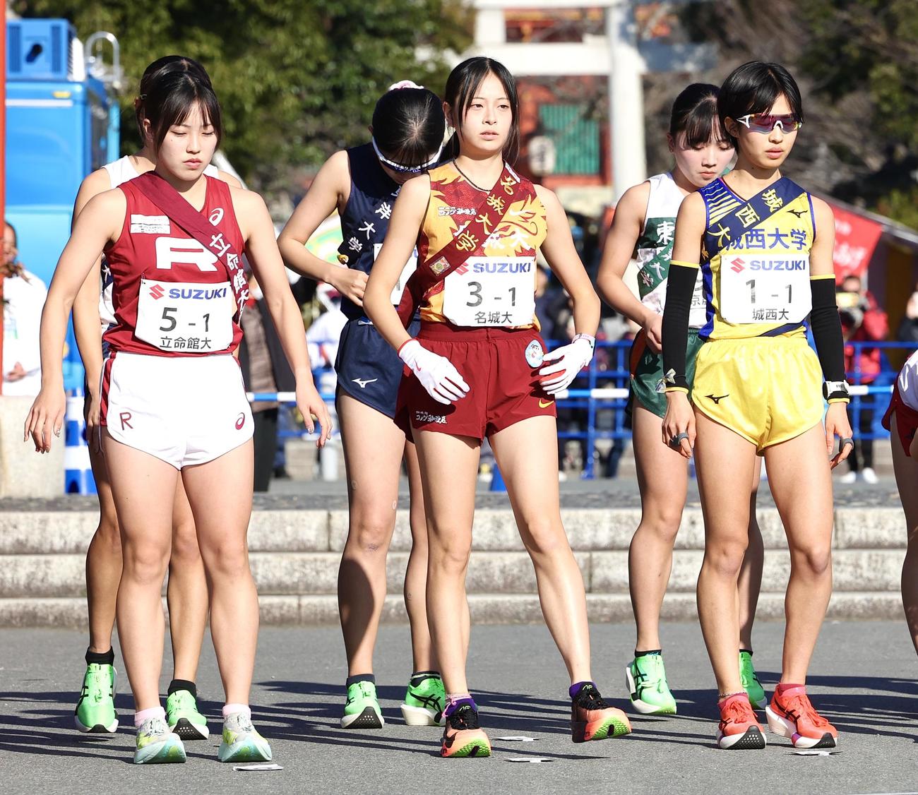 スタートを待つ立命大・佐藤（左）、名城大・金森（中央）、城西大・兼子（撮影・宮地輝）