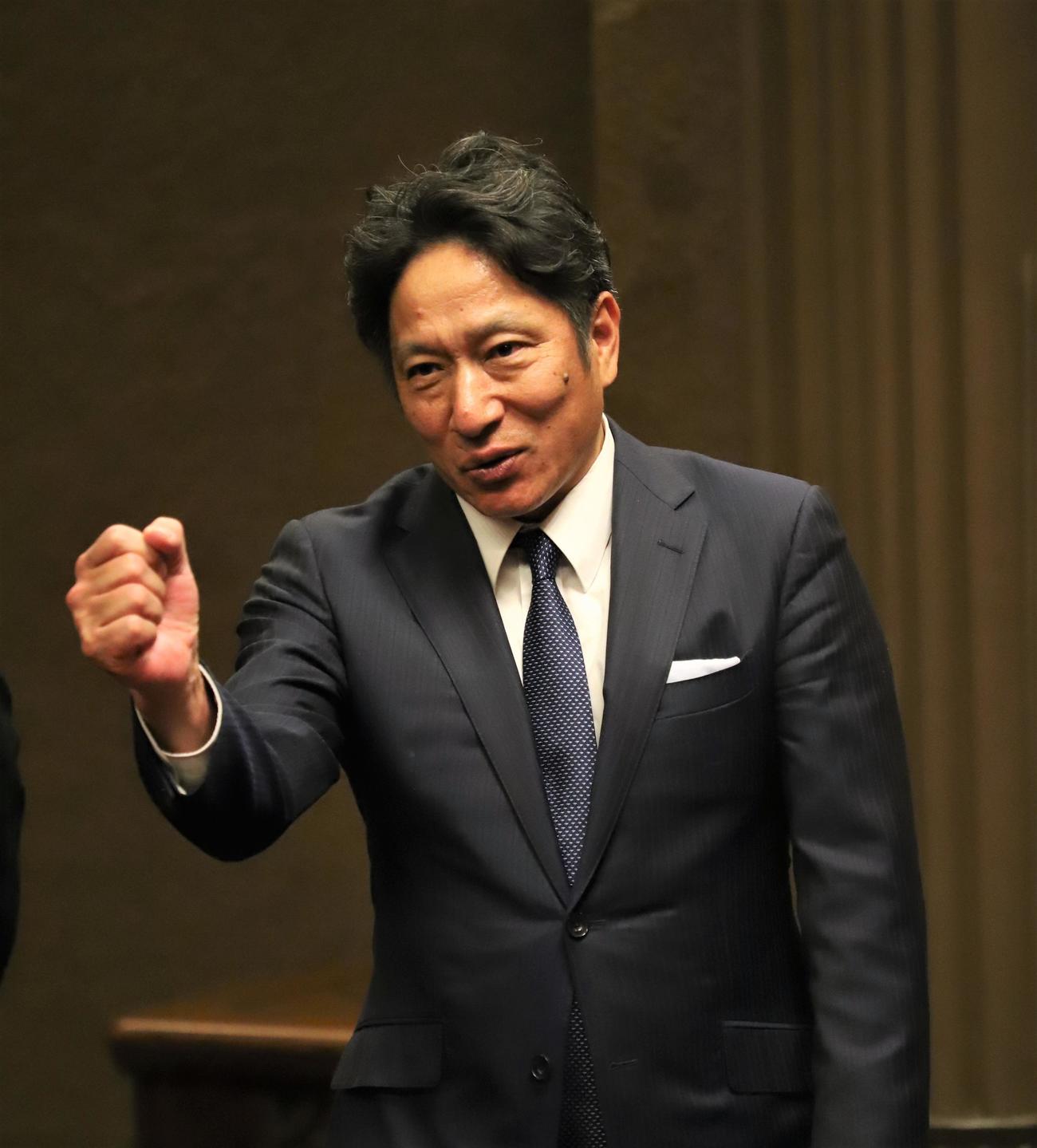 神奈川県庁を訪れた青学大監督の原晋駅伝対策委員長（撮影・藤塚大輔）