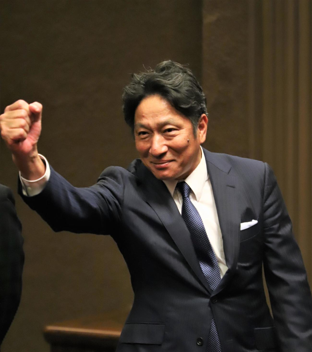 神奈川県庁を訪れた青学大監督の原晋駅伝対策委員長（撮影・藤塚大輔）