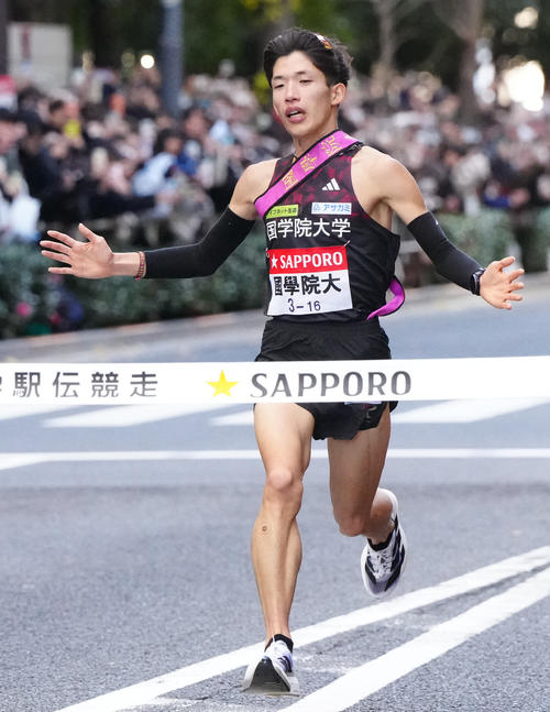 箱根駅伝総合2位でゴールする国学院大10区尾熊（撮影・江口和貴）