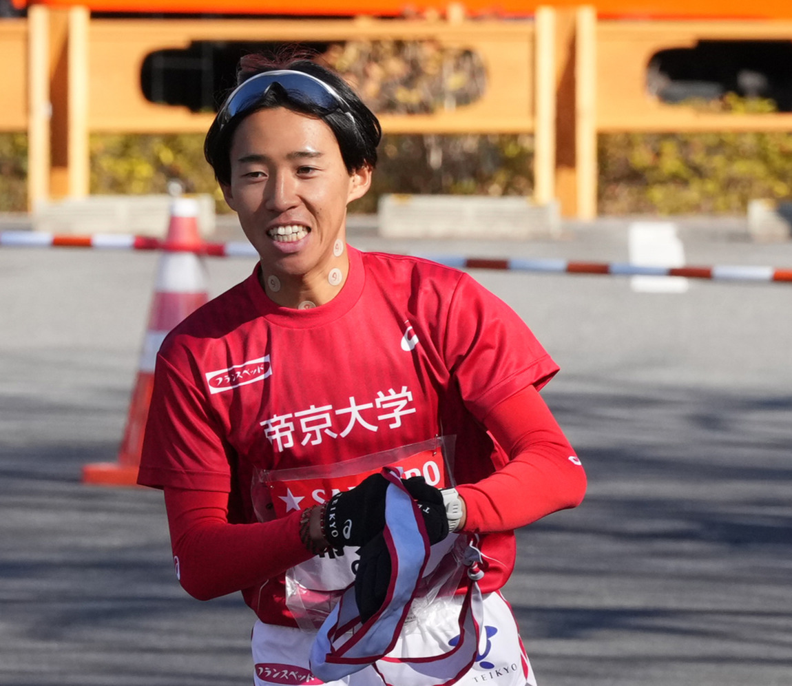 帝京大5区楠岡は小田原中継所を出発する（撮影・鈴木みどり）