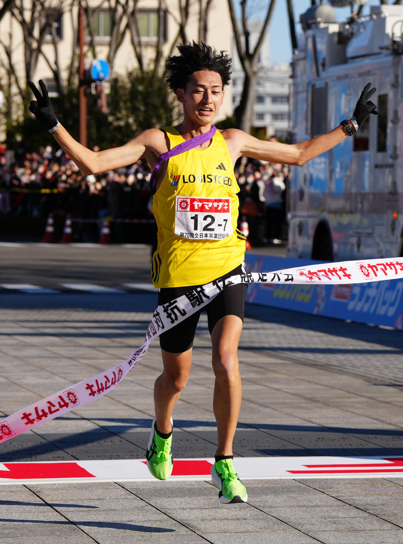 2位でゴールするロジスティード7区の海老沢（撮影・江口和貴）