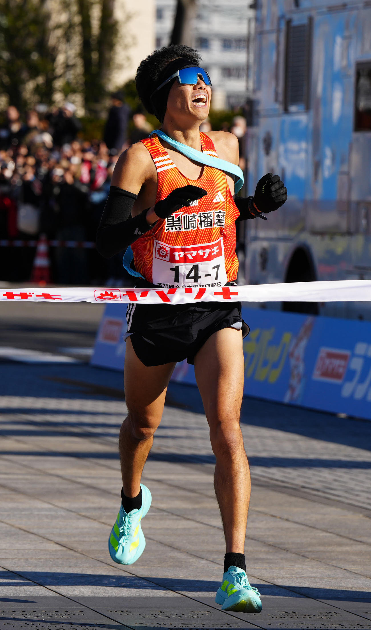 7位でゴールする黒崎播磨7区井手（撮影・江口和貴）