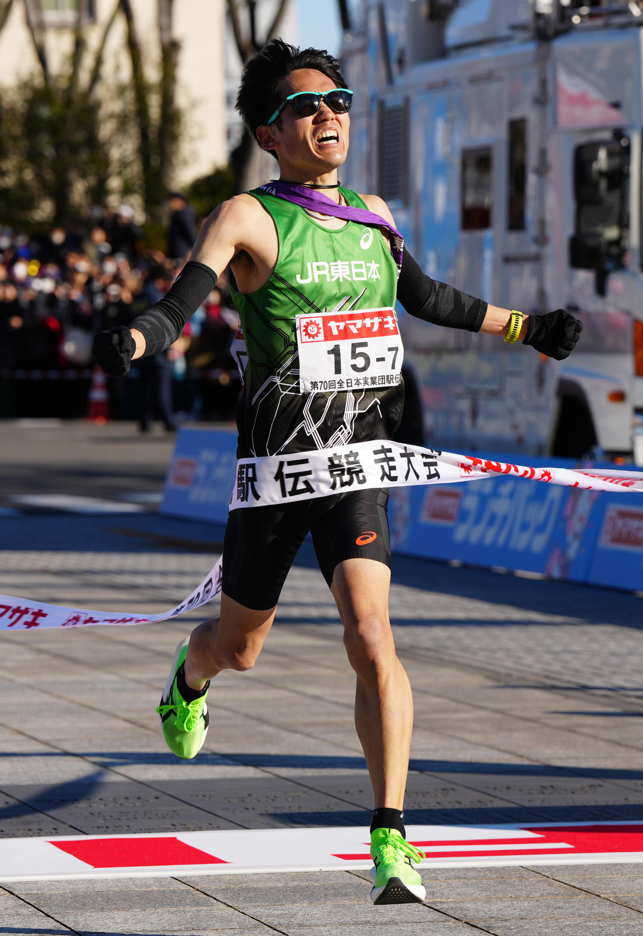 4位でゴールするJR東日本7区作田（撮影・江口和貴）
