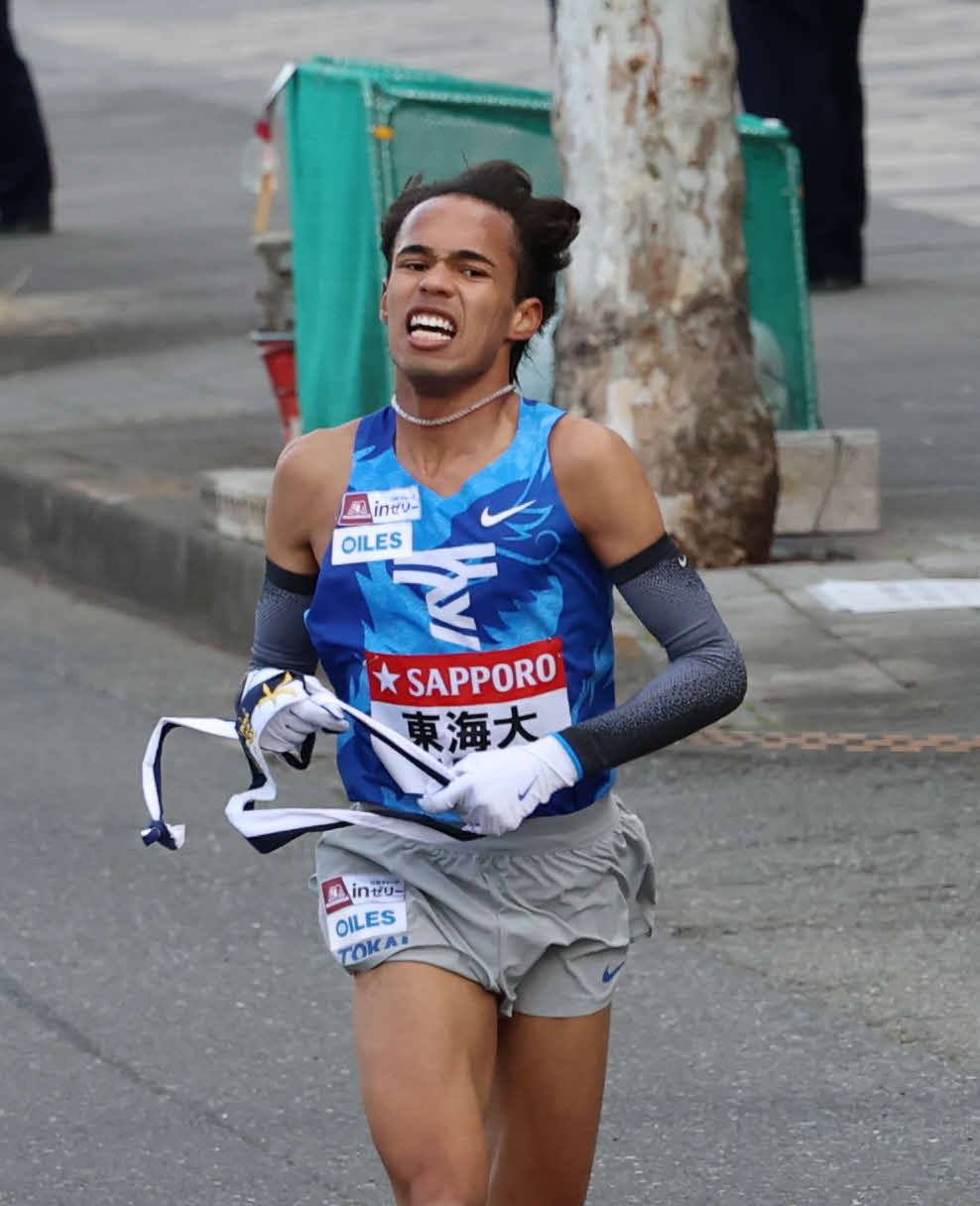 鶴見中継所で力走する東海大・兵藤（撮影・増田悦実）