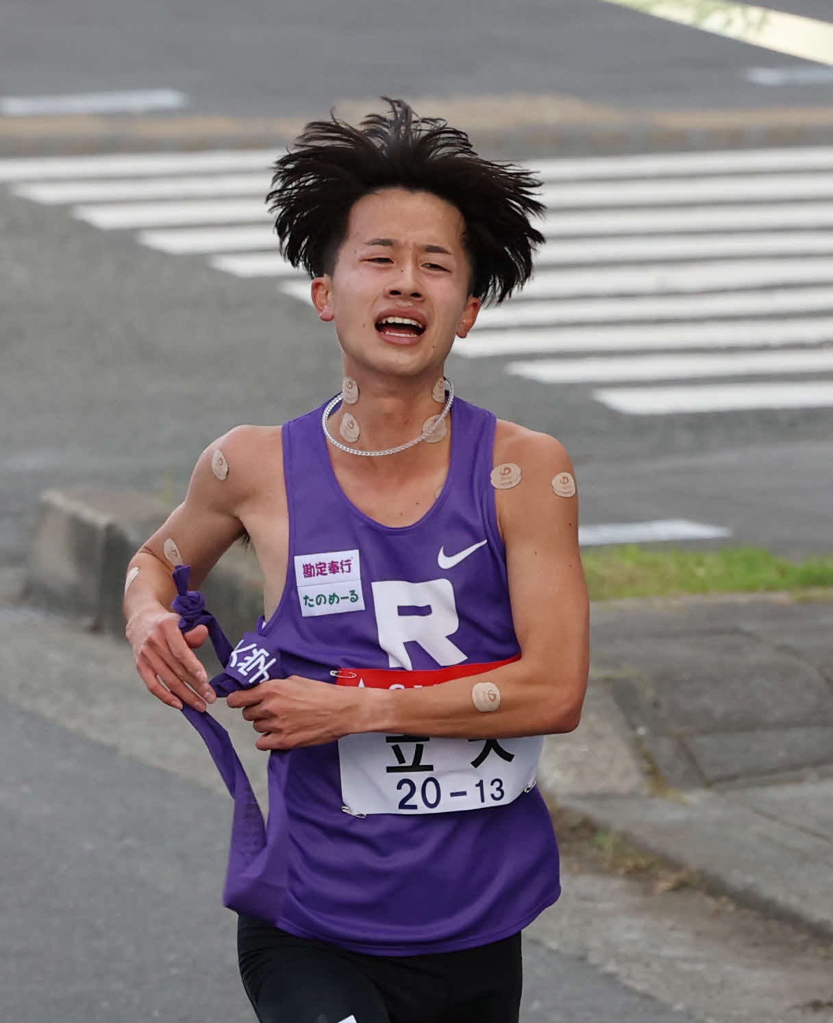鶴見中継所で力走する立大・吉屋（撮影・増田悦実）