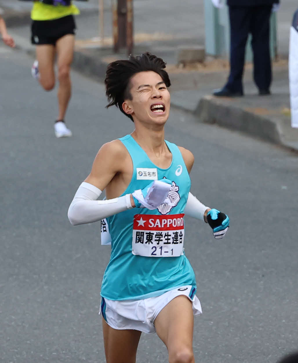 鶴見中継所で力走する関東学生連合チーム筑波大・川﨑（撮影・増田悦実）