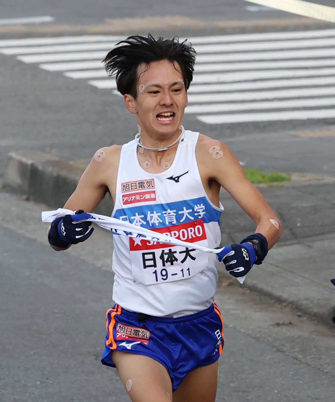 鶴見中継所で力走する日体大・平島（撮影・増田悦実）