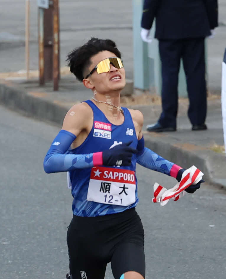鶴見中継所で力走する順大・池間（撮影・増田悦実）