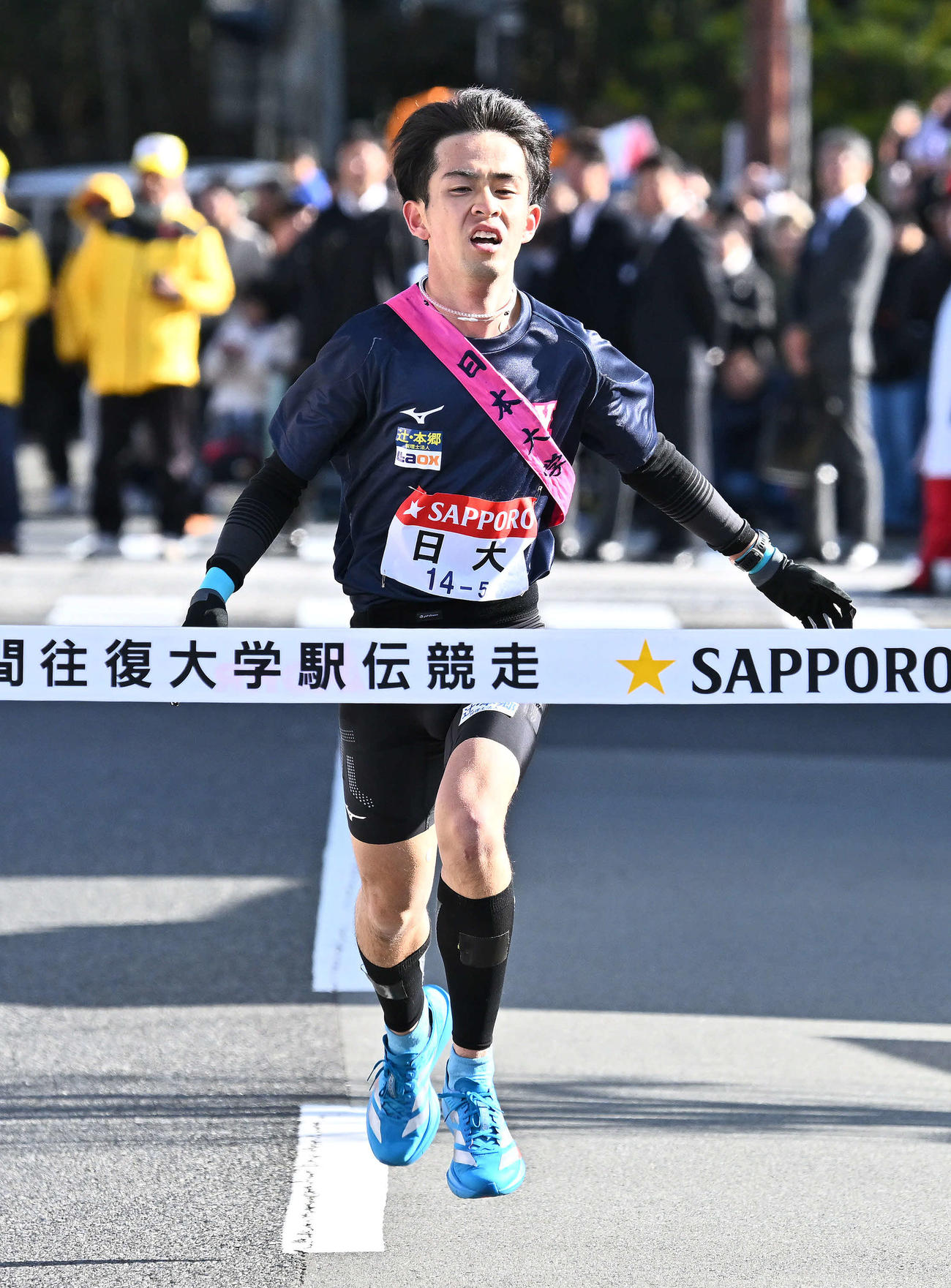 往路9位でゴールする5区日大・鈴木（撮影・滝沢徹郎）