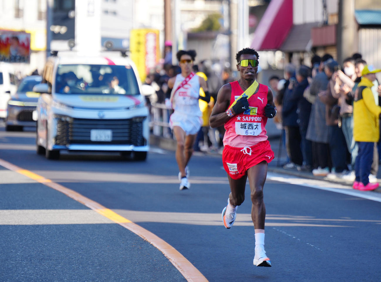 2区、中大・溜池一太を抜き、トップに躍り出る城西大・キムタイ（手前）（代表撮影）