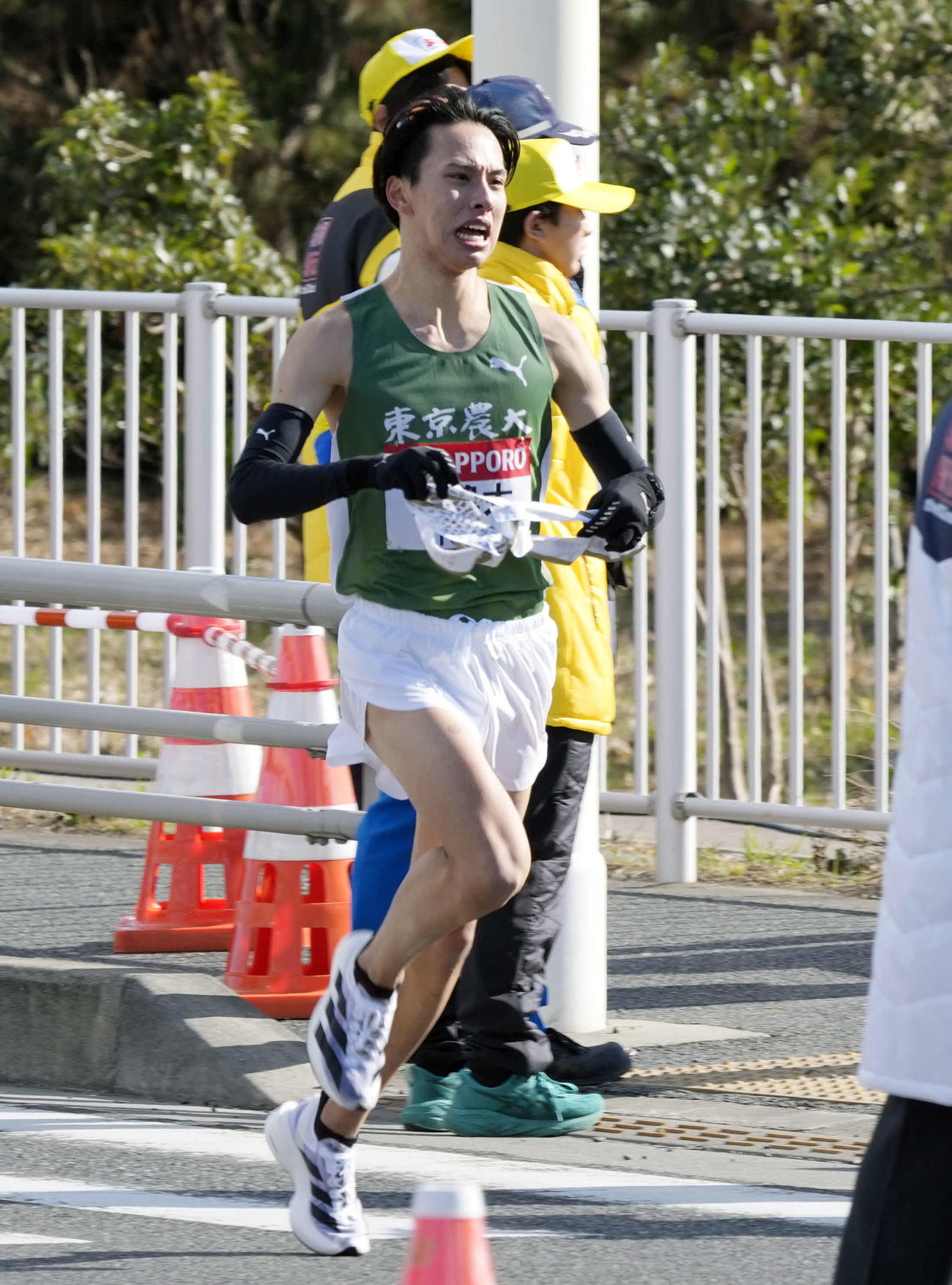 平塚中継所に向かう東農大3区原田（撮影・小島史椰）