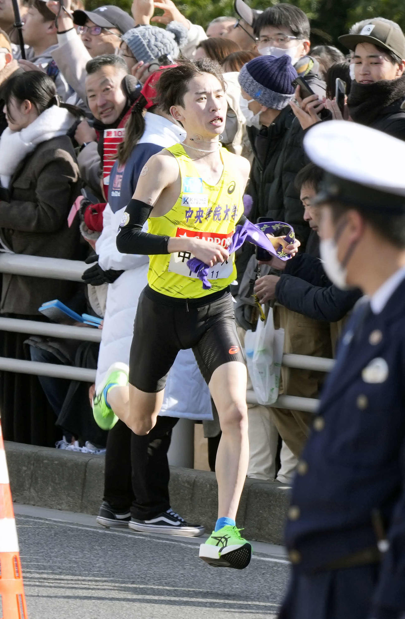 平塚中継所に向かう中央学院大3区坂本（撮影・小島史椰）