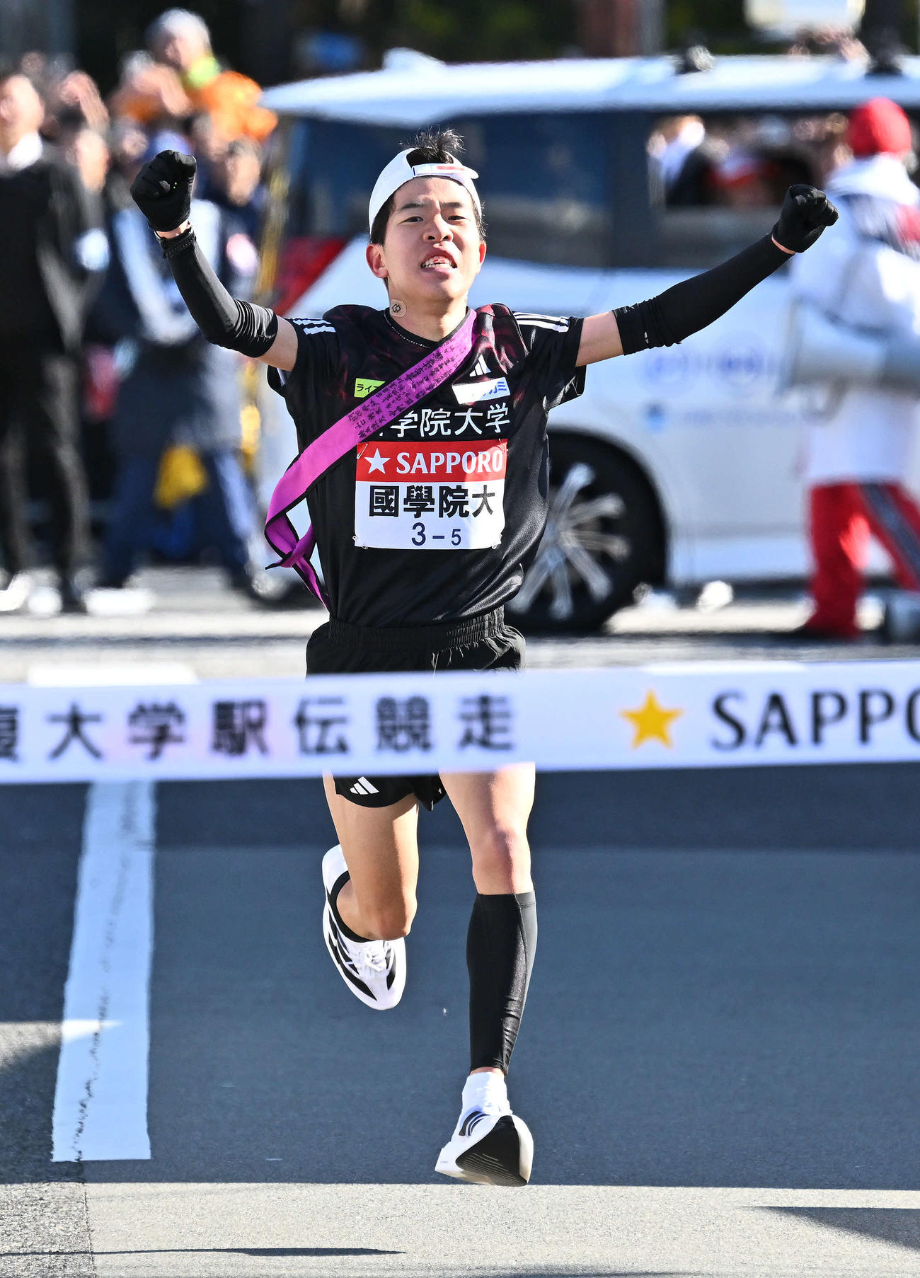 往路4位でゴールする国学院大・高石（撮影・滝沢徹郎）