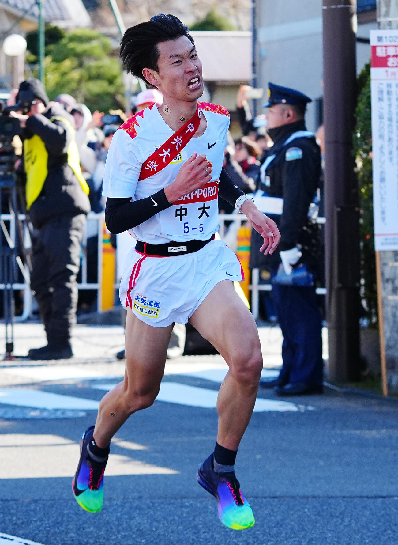 往路最後の直線に入る中大5区柴田（撮影・垰建太）