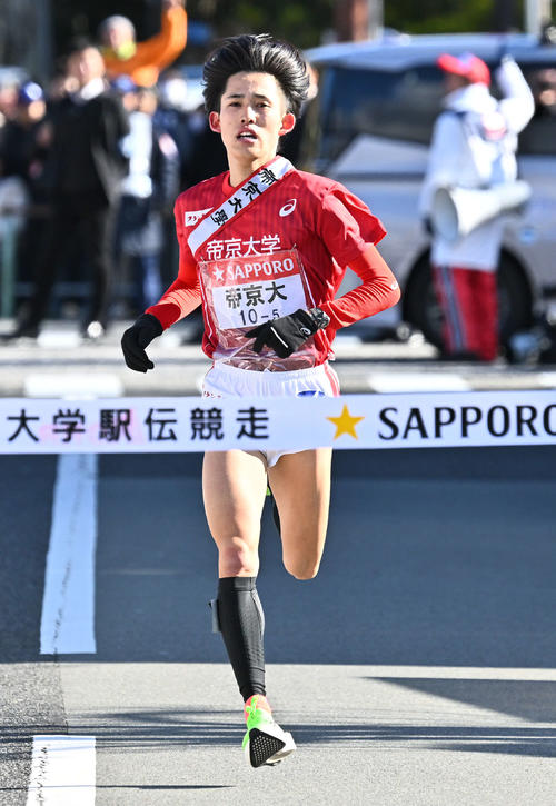 往路17位でゴールする5区帝京大・浅川（撮影・滝沢徹郎）