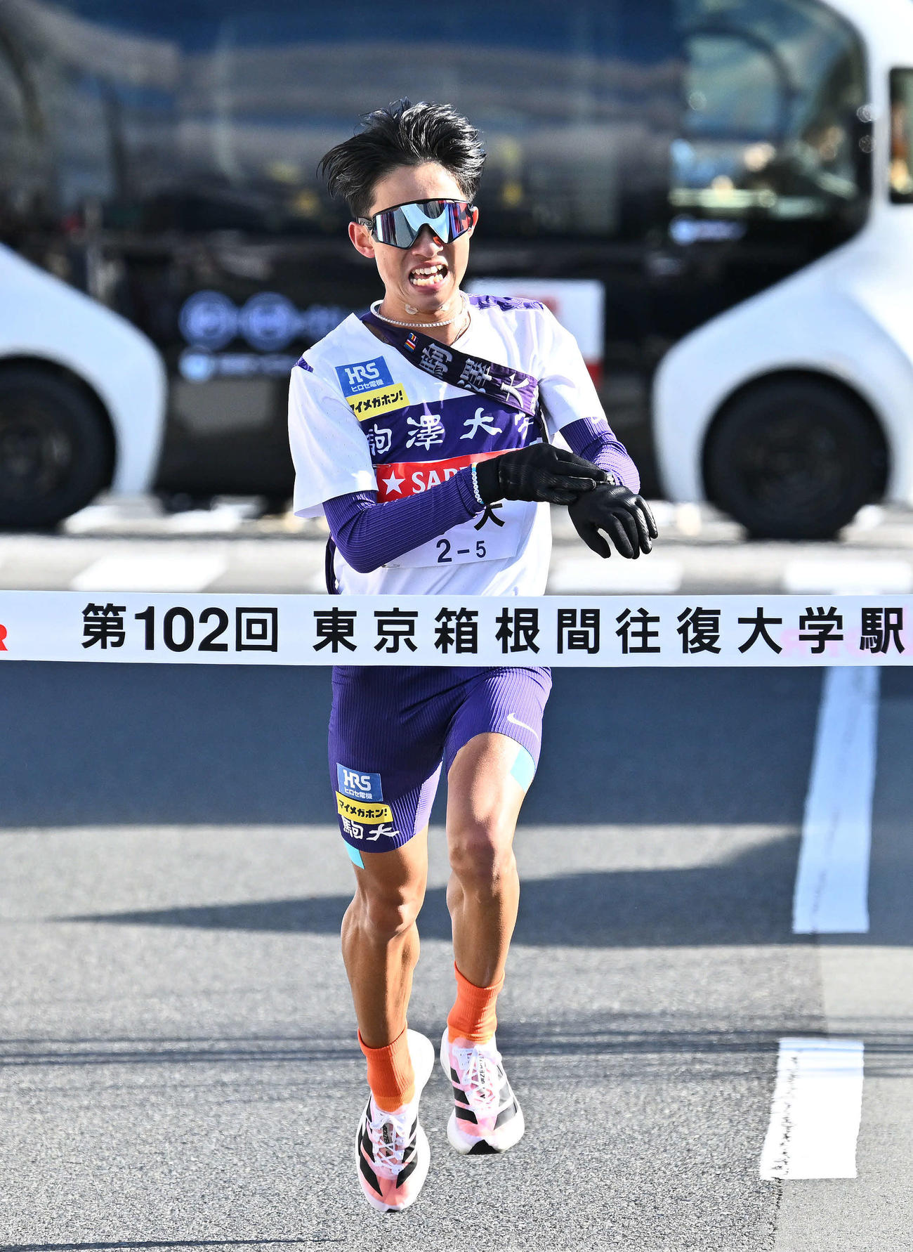 往路7位でゴールする5区駒大・安原（撮影・滝沢徹郎）