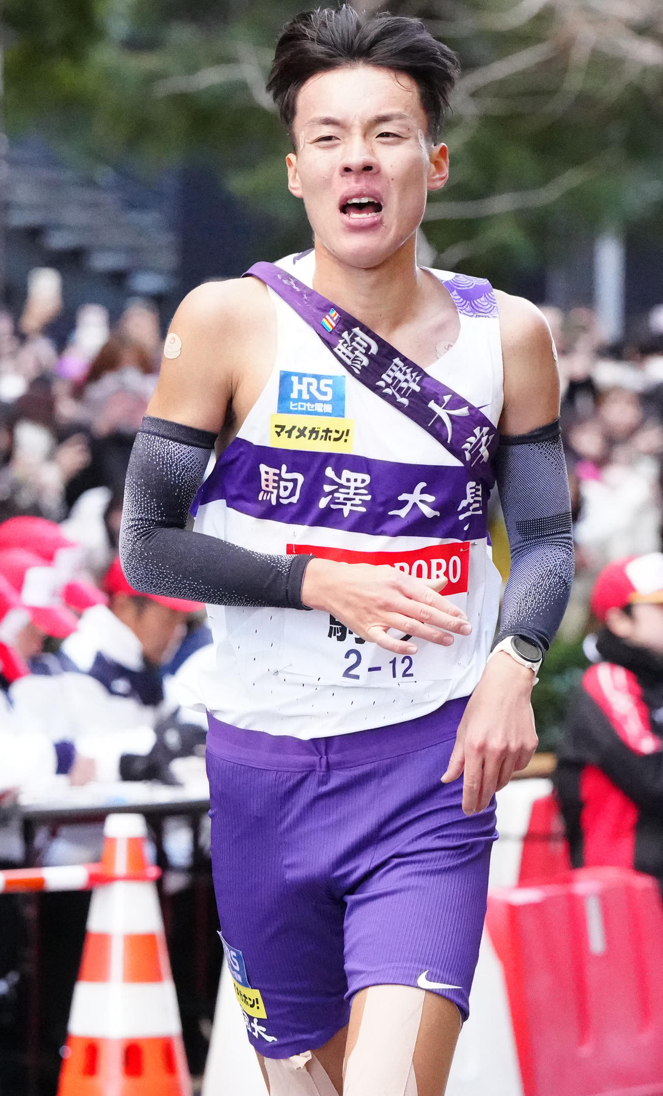 箱根駅伝総合6位でゴールする駒大10区佐藤（撮影・江口和貴）