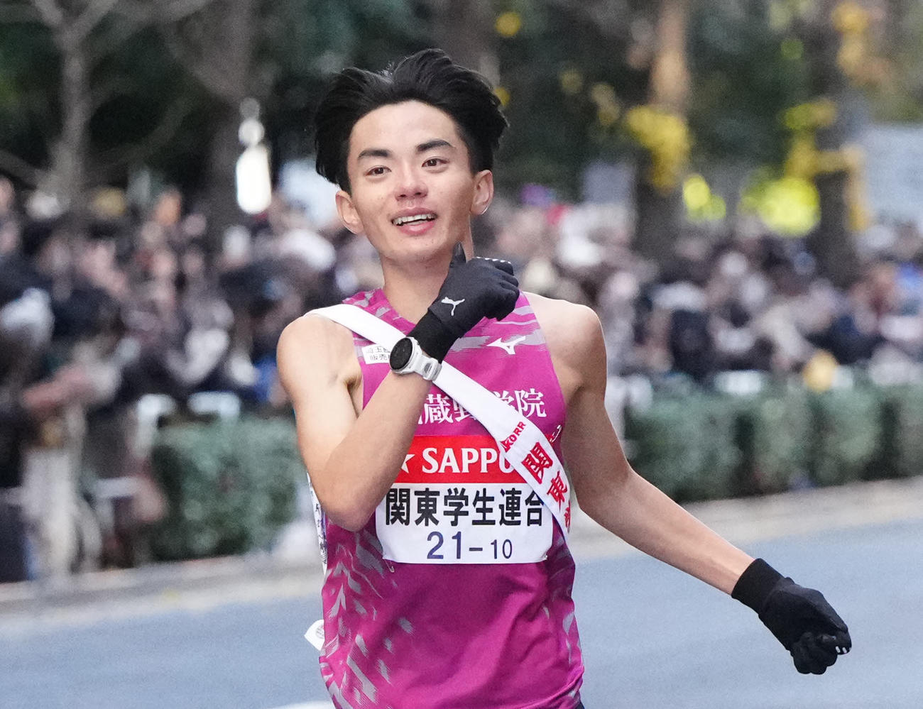 「イイじゃんポーズ」でゴールするM！LK佐野勇斗と同姓同名の関東学生連合10区の武蔵野学院大・佐野颯人（撮影・江口和貴）
