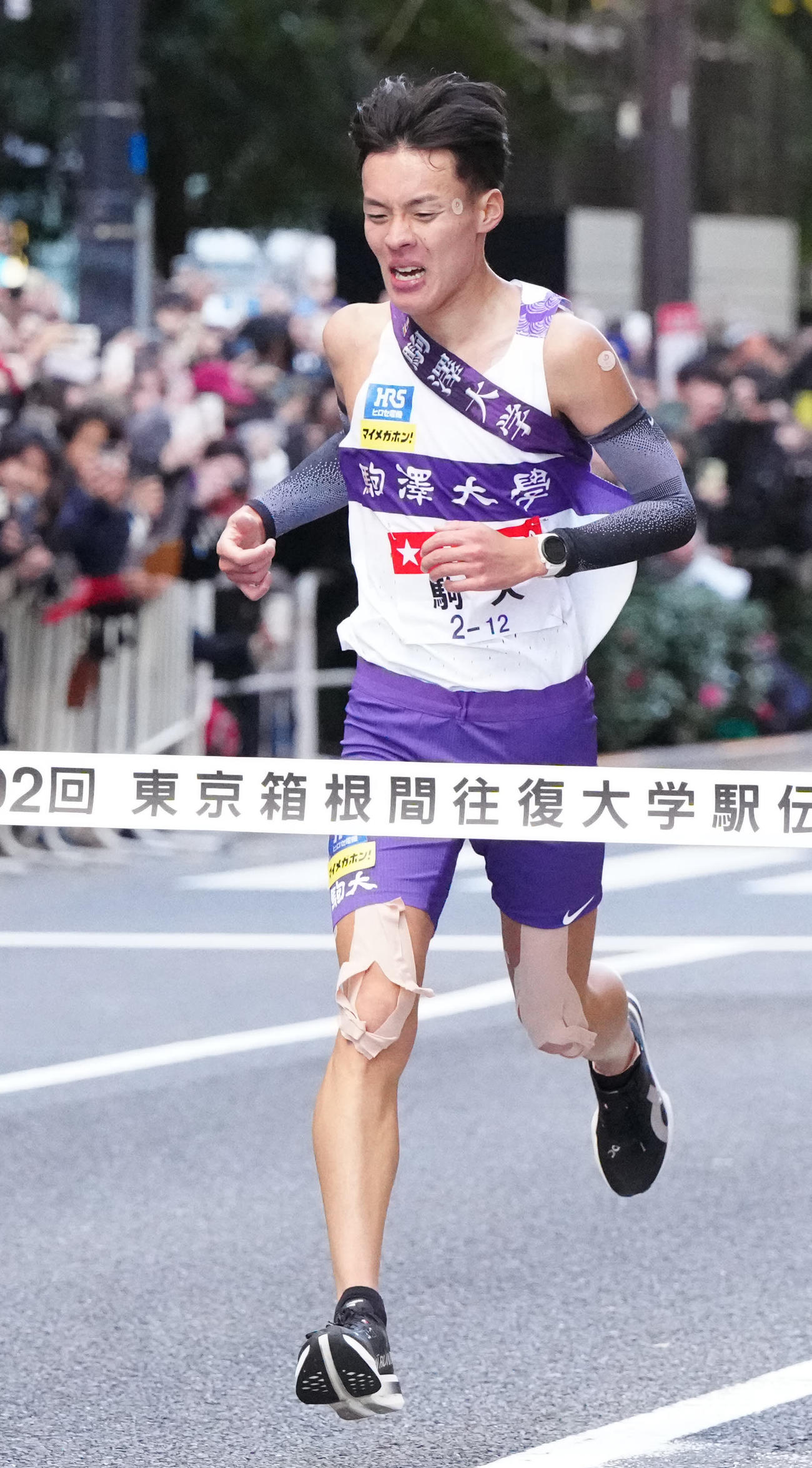 箱根駅伝総合6位でゴールする駒大10区佐藤（撮影・江口和貴）